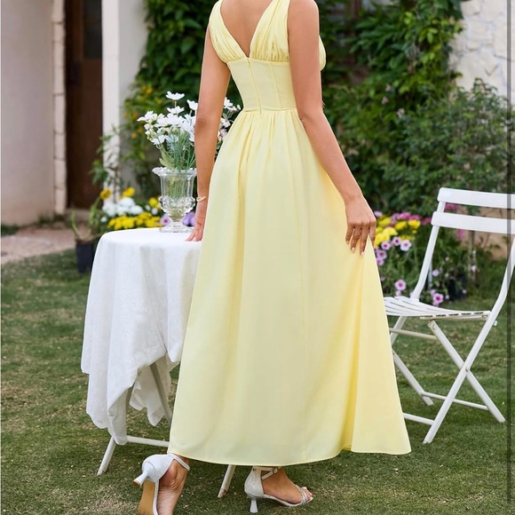 Elegant Yellow Maxi Dress - Picture 2 of 3
